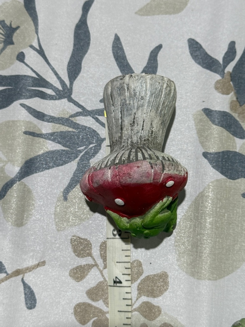 Frog on Toadstool Garden Ornament - Green & Red - Picture 5 of 6